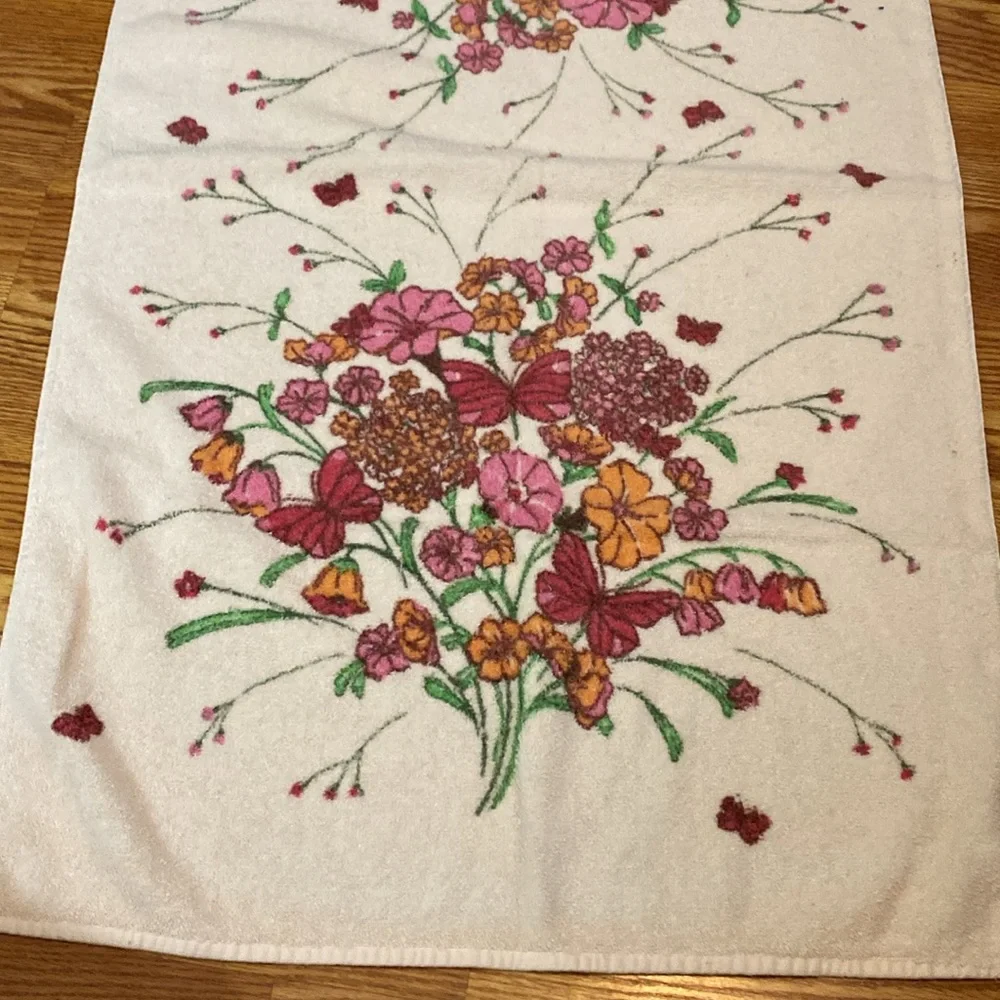 Vintage Dundee Floral Butterfly Bath Towel